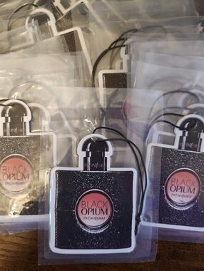 BUNDLE OF 25 SCENTED CAR/AIR FRESHENERS